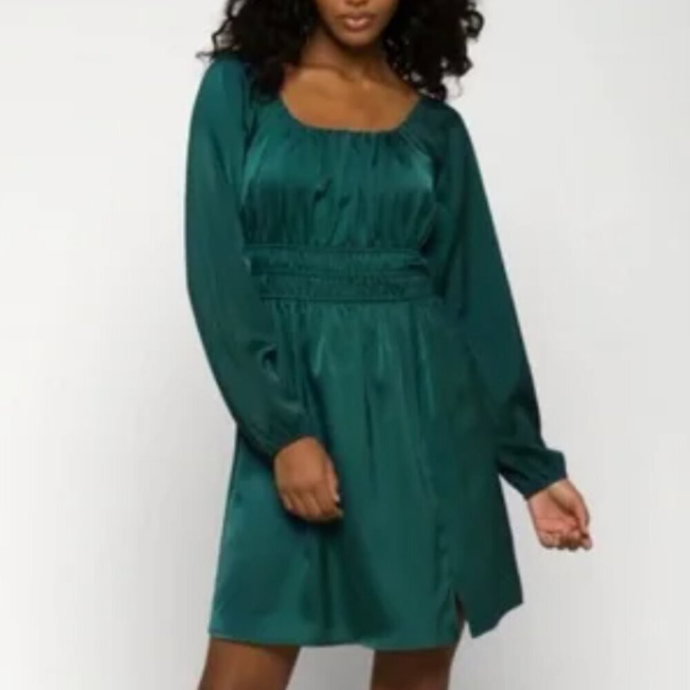 2/$20 Kaileigh Emerald Satin Long Sleeved Smocked Peasant Dress L